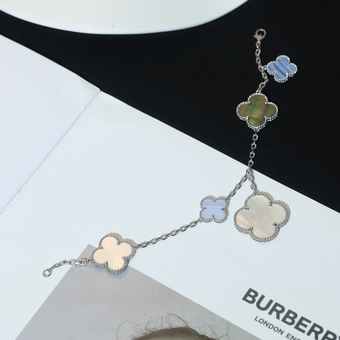 {
"⭐Shinejoy": "CLOVER BRACELET 5 MOTIFS MOP CHALCEDONY SILVER"
}