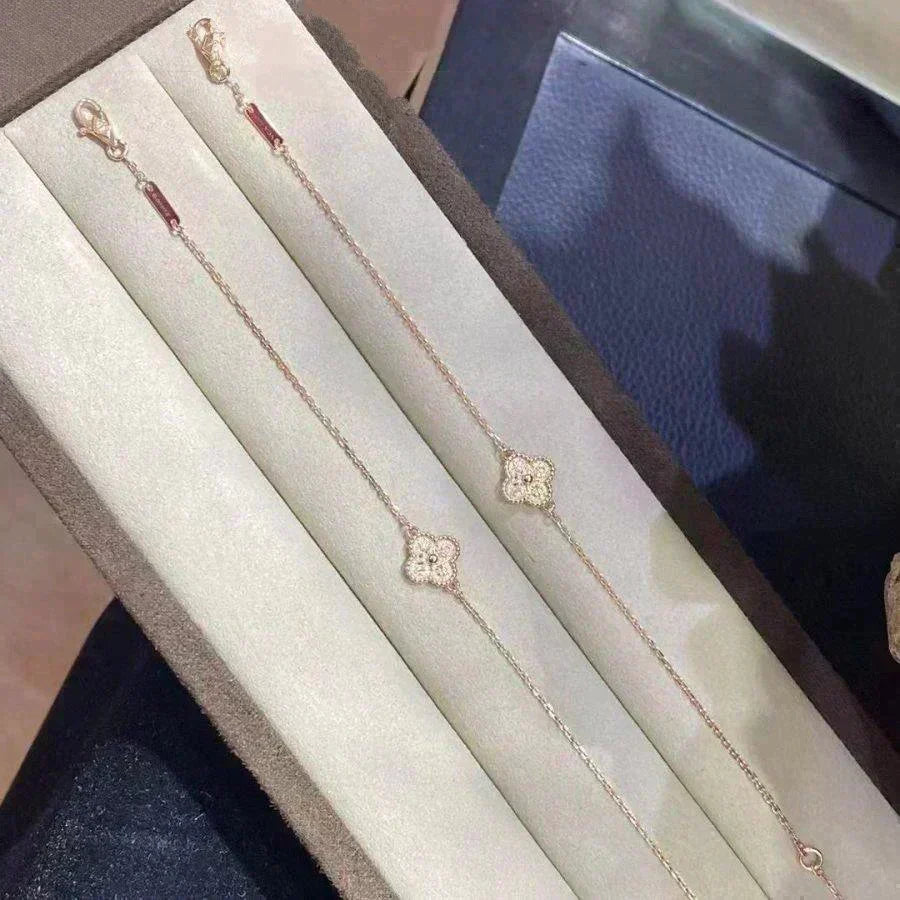 {
"⭐Shinejoy": "クローバーシングルフラワーブレスレット"
}