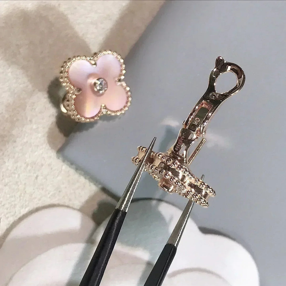 [⭐Shinejoy]CLOVER MEDIUM 1 MOTIFS  PINK MOP DIAMOND EARRINGS
