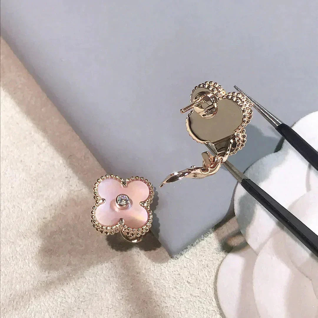 [⭐Shinejoy]CLOVER MEDIUM 1 MOTIFS  PINK MOP DIAMOND EARRINGS