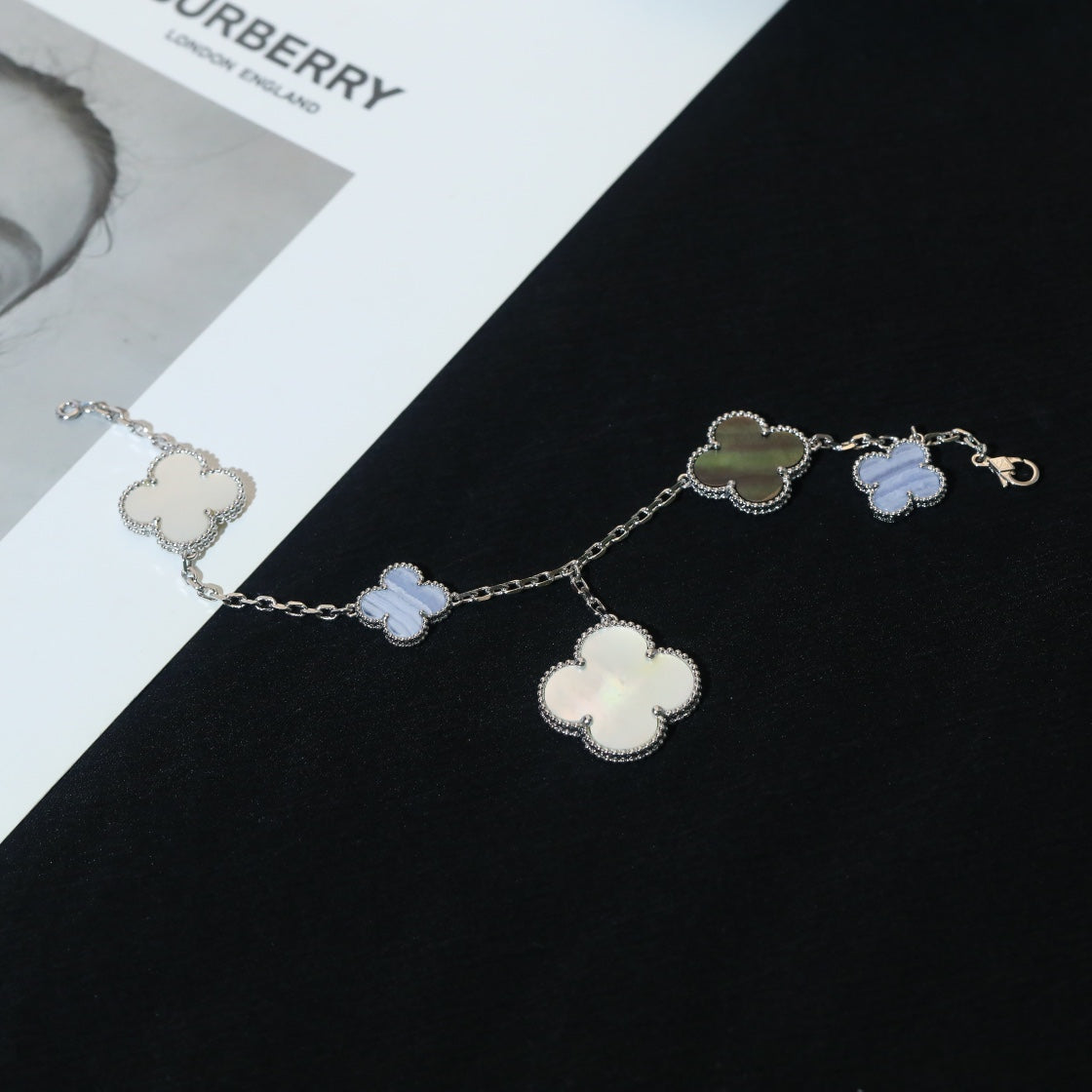 {
  "⭐Shinejoy": "CLOVER BRACELET 5 MOTIFS MOP CHALCEDONY SILVER"
}