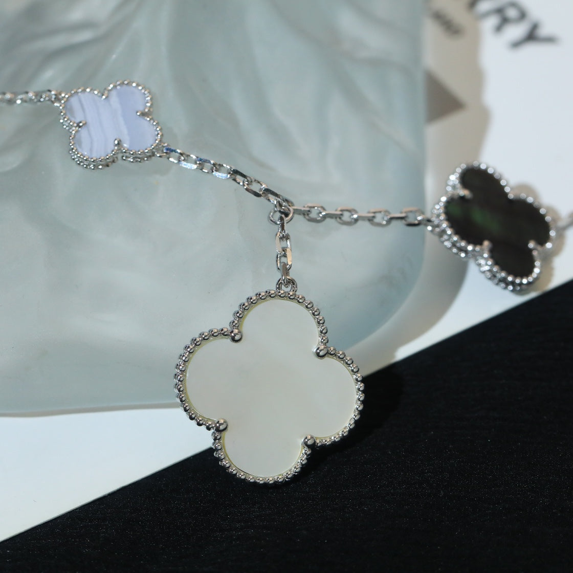 {
  "⭐Shinejoy": "CLOVER BRACELET 5 MOTIFS MOP CHALCEDONY SILVER"
}