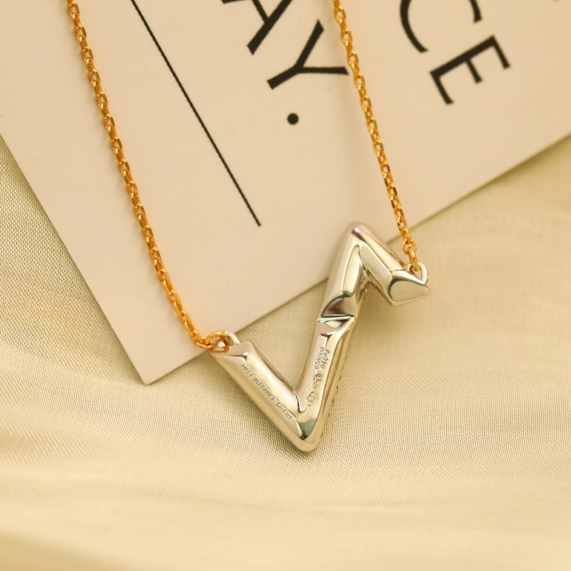 [⭐Shinejoy]VOLT SILVER DIAMOND PEDANT NECKLACE