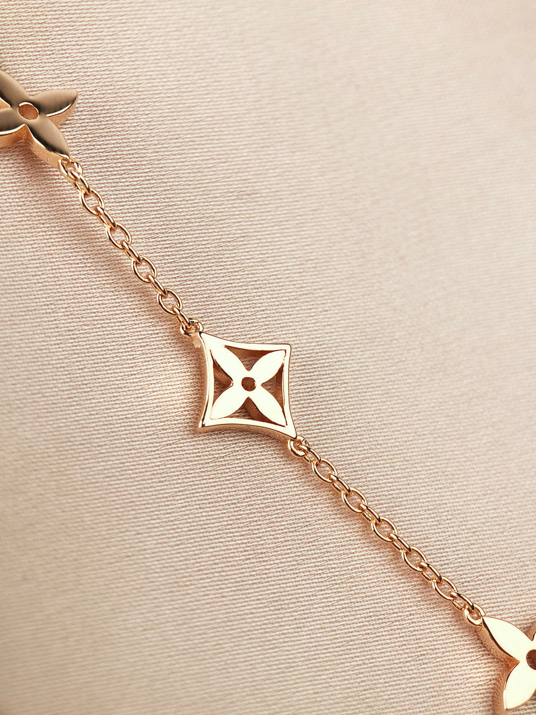 [⭐Shinejoy]STAR AND SUN 7 MOTIFS GOLD BRACELET