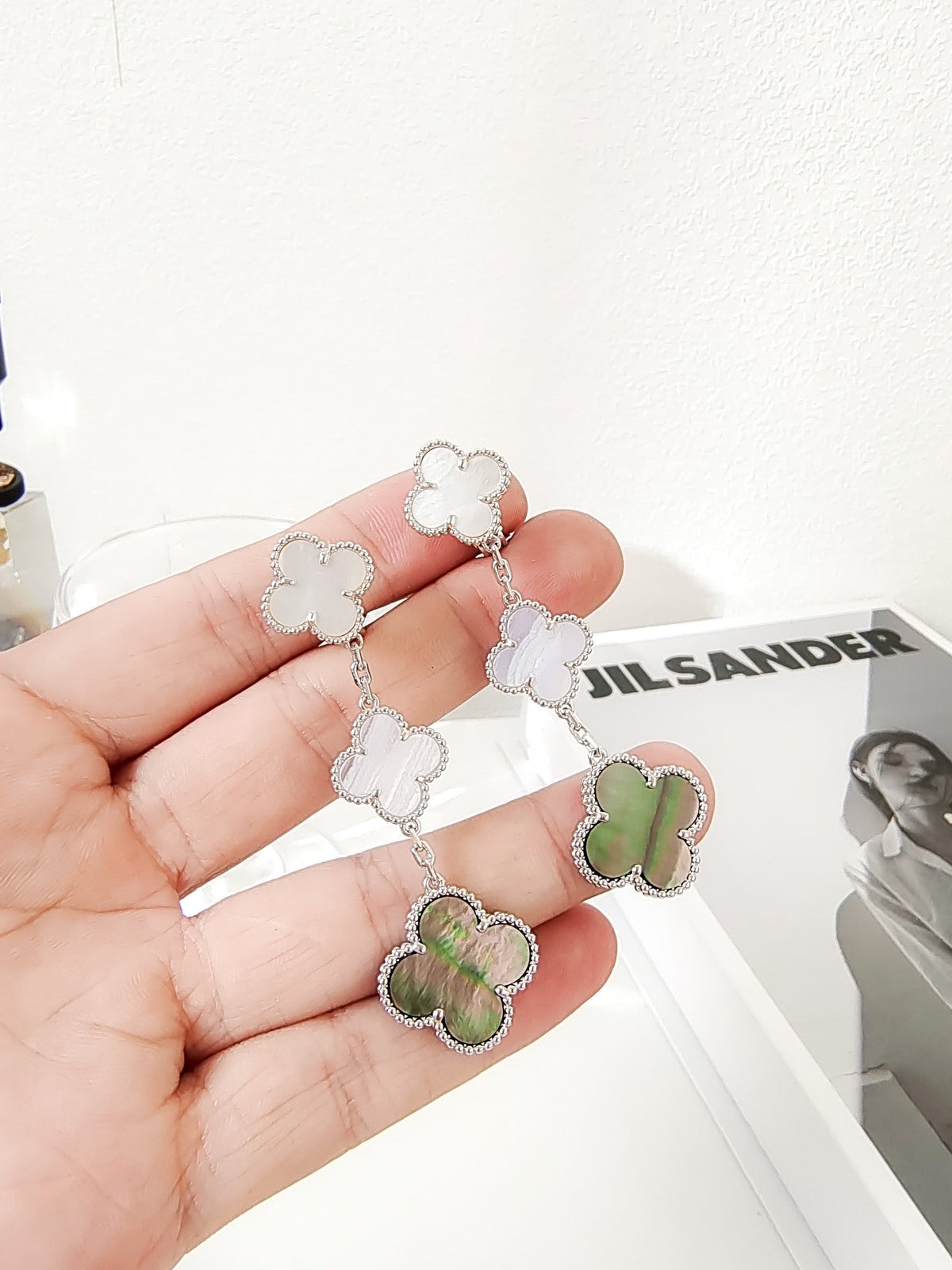 [⭐Shinejoy]クローバー 3モチーフ カルセドニー ダークマザーオブパール シルバーピアス