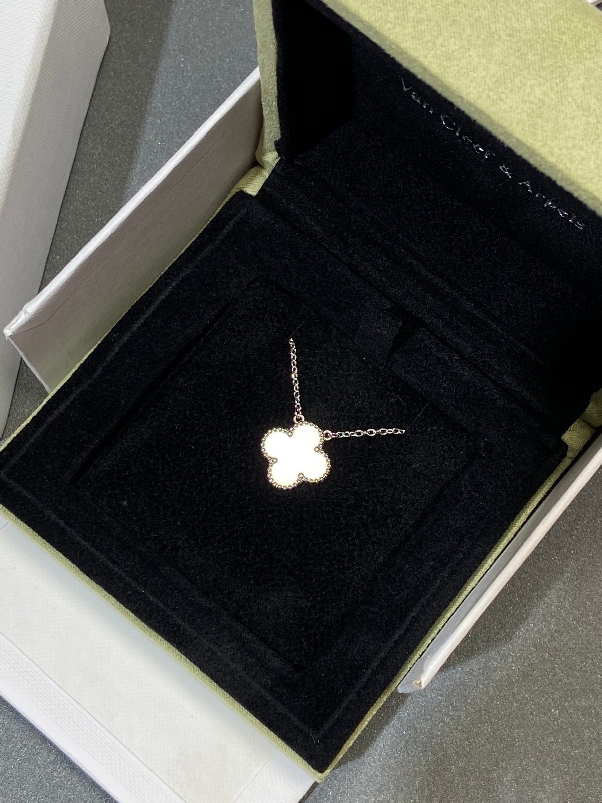 [⭐Shinejoy]CLOVER MEDIUM SILVER WHITE MOP NECKLACE