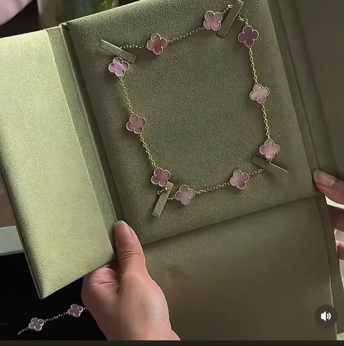 [⭐Shinejoy Jewellery] 10枚のクローバーデザインのピンクネックレス