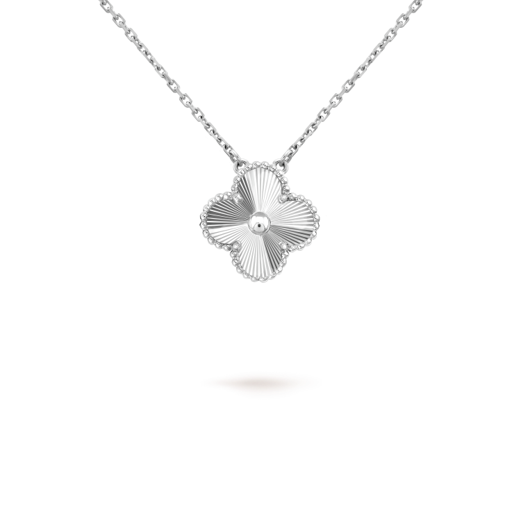 [⭐Shinejoy]CLOVER 15MM LASER NECKLACE SILVER