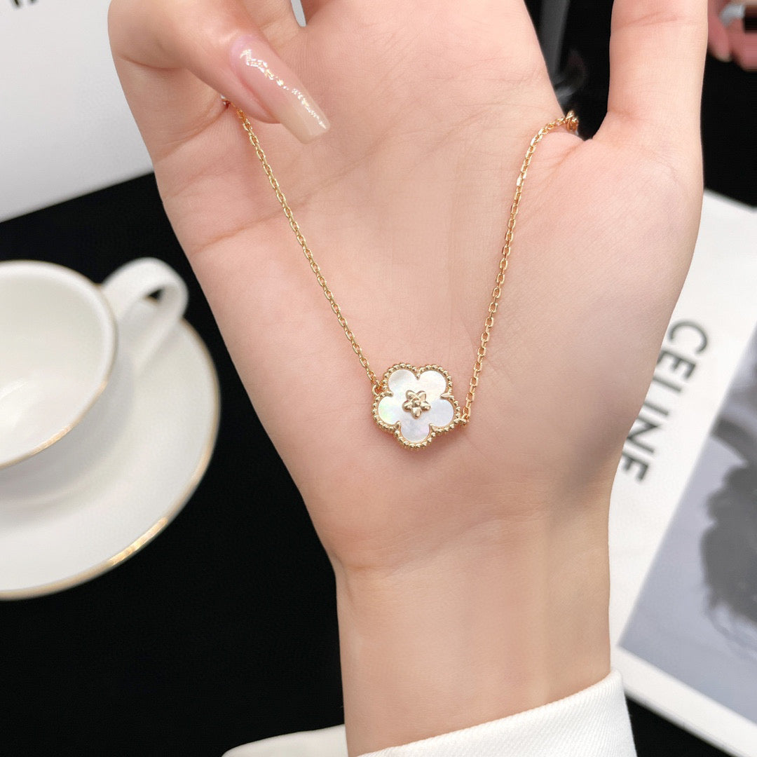 [⭐Shinejoy]ラッキーホワイトモップ 梅の花 ブレスレット