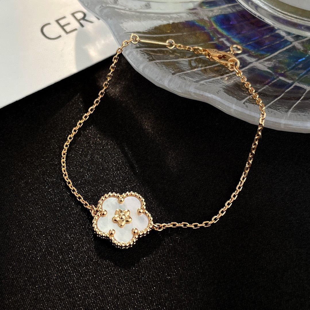 [⭐Shinejoy]ラッキーホワイトモップ 梅の花 ブレスレット