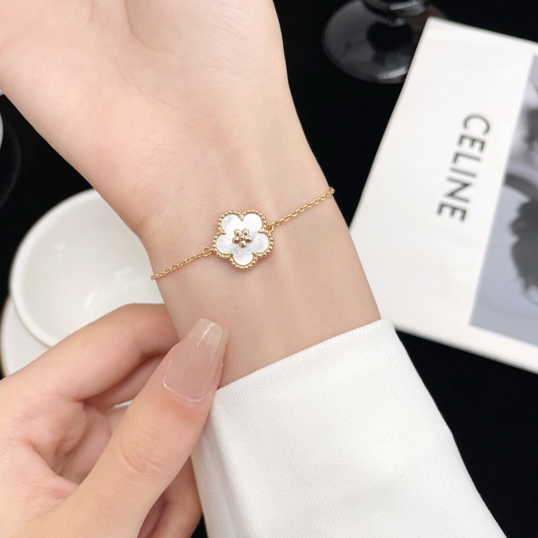[⭐Shinejoy]ラッキーホワイトモップ 梅の花 ブレスレット