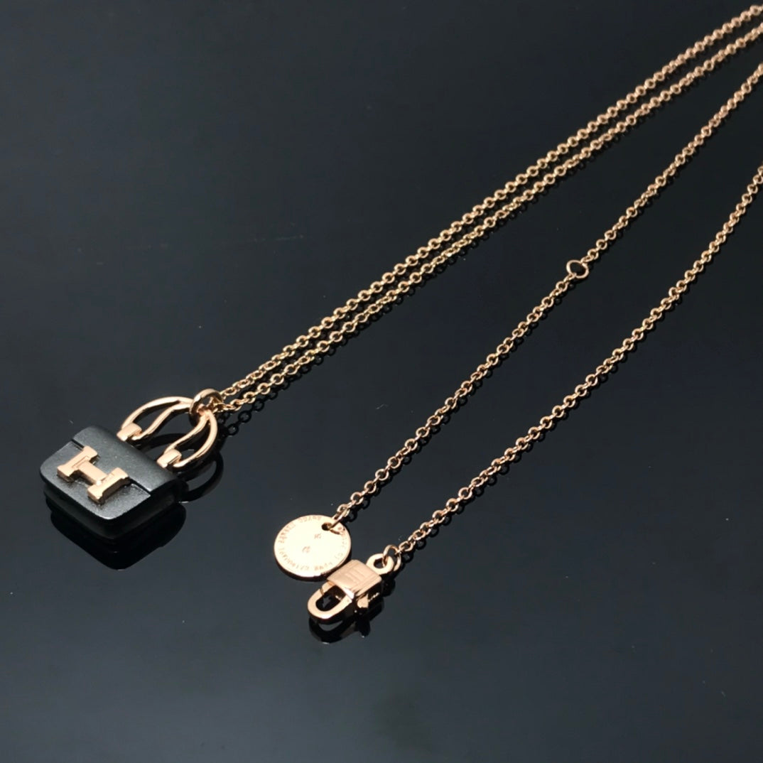[⭐Shinejoy]WOMEN'S HM AMULETTES CONSTANCE PENDANT NECKLACE