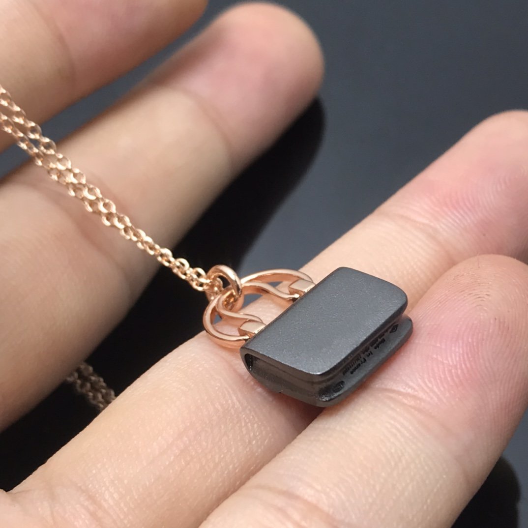 [⭐Shinejoy]WOMEN'S HM AMULETTES CONSTANCE PENDANT NECKLACE